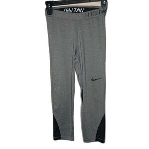 Nike Pro dri fit gray & black athletic cropped leggings women’s size small